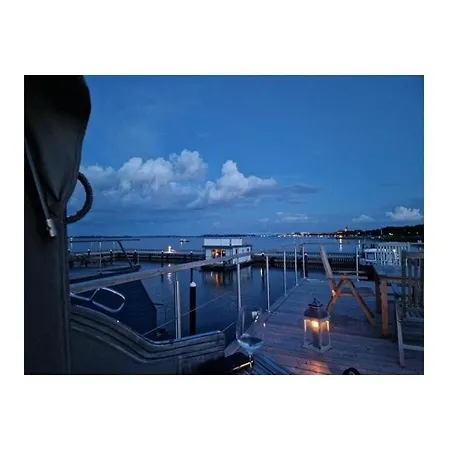 Houseboat Liliput Comfortable Bateau-hôtel