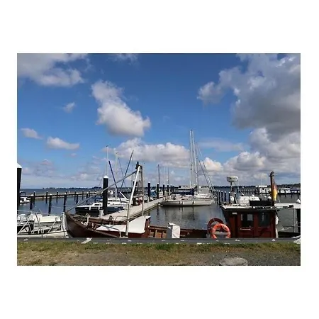 Houseboat Liliput Comfortable Holiday Botel 2*