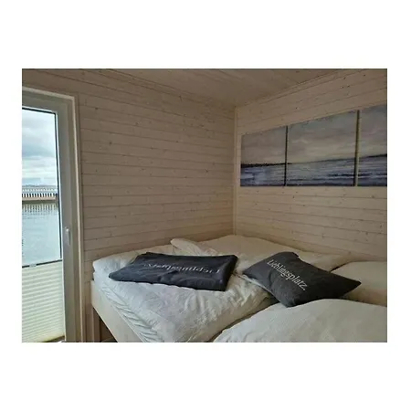 Houseboat Liliput Comfortable Botel Stralsund