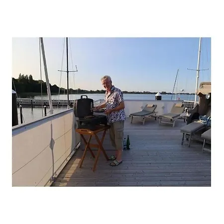 Houseboat Liliput Comfortable 2* Stralsund