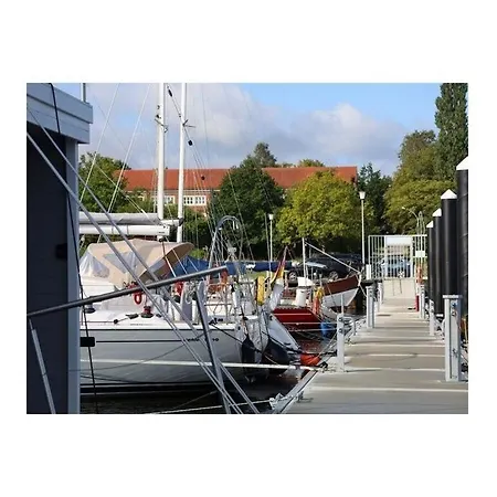 Houseboat Liliput Comfortable Holiday Botel