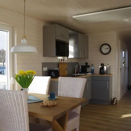 Houseboat Liliput Comfortable Bateau-hôtel 2*