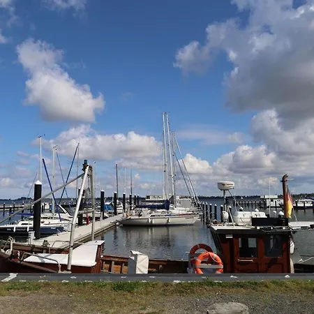 Tekne Houseboat Liliput Comfortable 2*