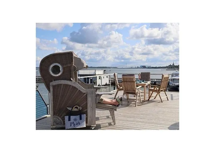 Houseboat Liliput Comfortable 船上ホテル シュトラールズント