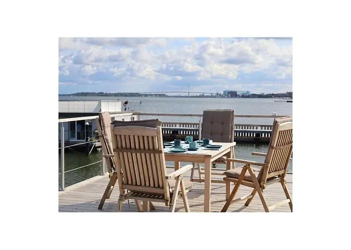 Houseboat Liliput Comfortable 船上ホテル