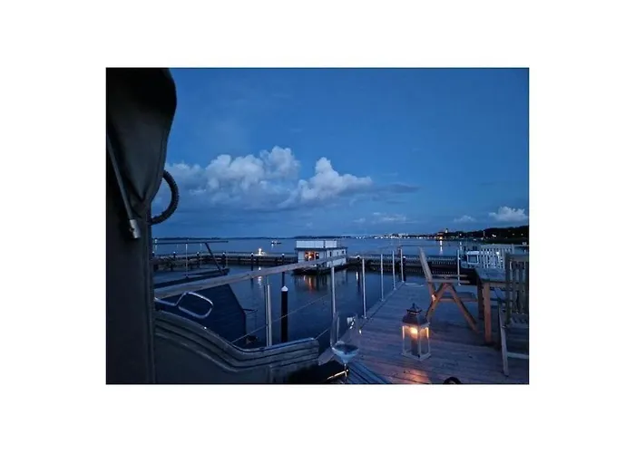 Houseboat Liliput Comfortable 船上ホテル