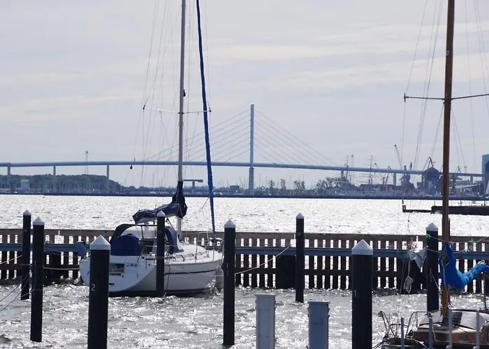 Houseboat Liliput Comfortable 船上ホテル 2*