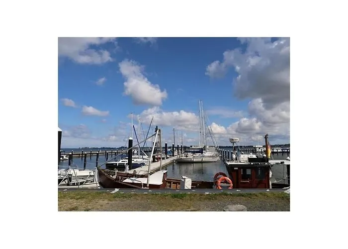 Houseboat Liliput Comfortable 船上ホテル 2*