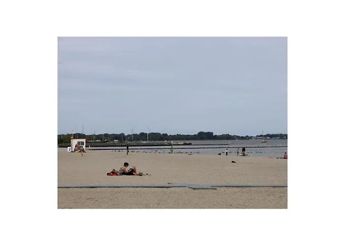 Houseboat Liliput Comfortable 船上ホテル 2*