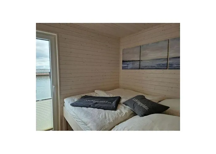 Houseboat Liliput Comfortable 船上ホテル シュトラールズント