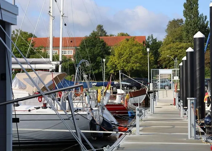 船上ホテル Houseboat Liliput Comfortable シュトラールズント